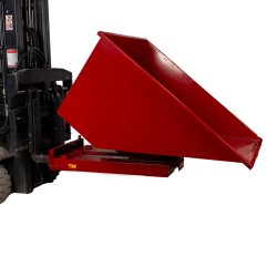 Benne auto-basculante rouge 900 litres avec chariot élévateur position levée