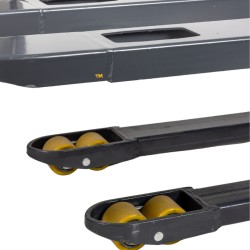 Zoom sur fourches et doubles galets du gerbeur electrique 3500mm fourches 1550mm