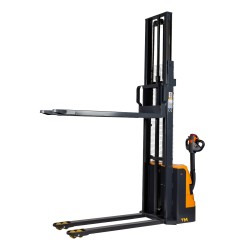 Gerbeur electrique 3500mm fourches longues vue de 3/4