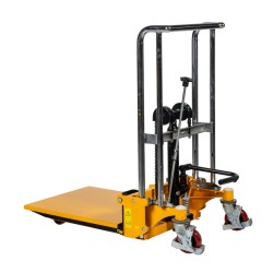 Vue de 3/4 avant du mini gerbeur levée 850 mm avec plateforme position basse