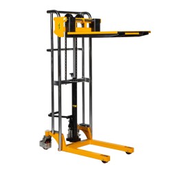 Vue de 3/4 arrière du mini gerbeur levée 1300 mm avec plateforme position haute