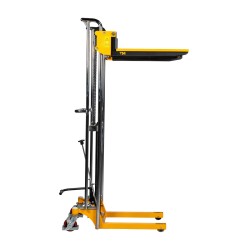 Mini gerbeur 1700 mm vue de profil avec plateforme position haute
