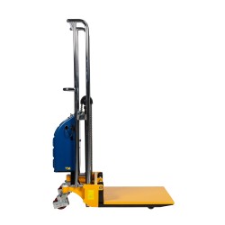 Vue de profil du mini gerbeur semi-électrique 1500mm avec plateforme position basse