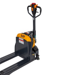 Zoom sur l'arrière du transpalette électrique lithium 30Ah fourches 950mm